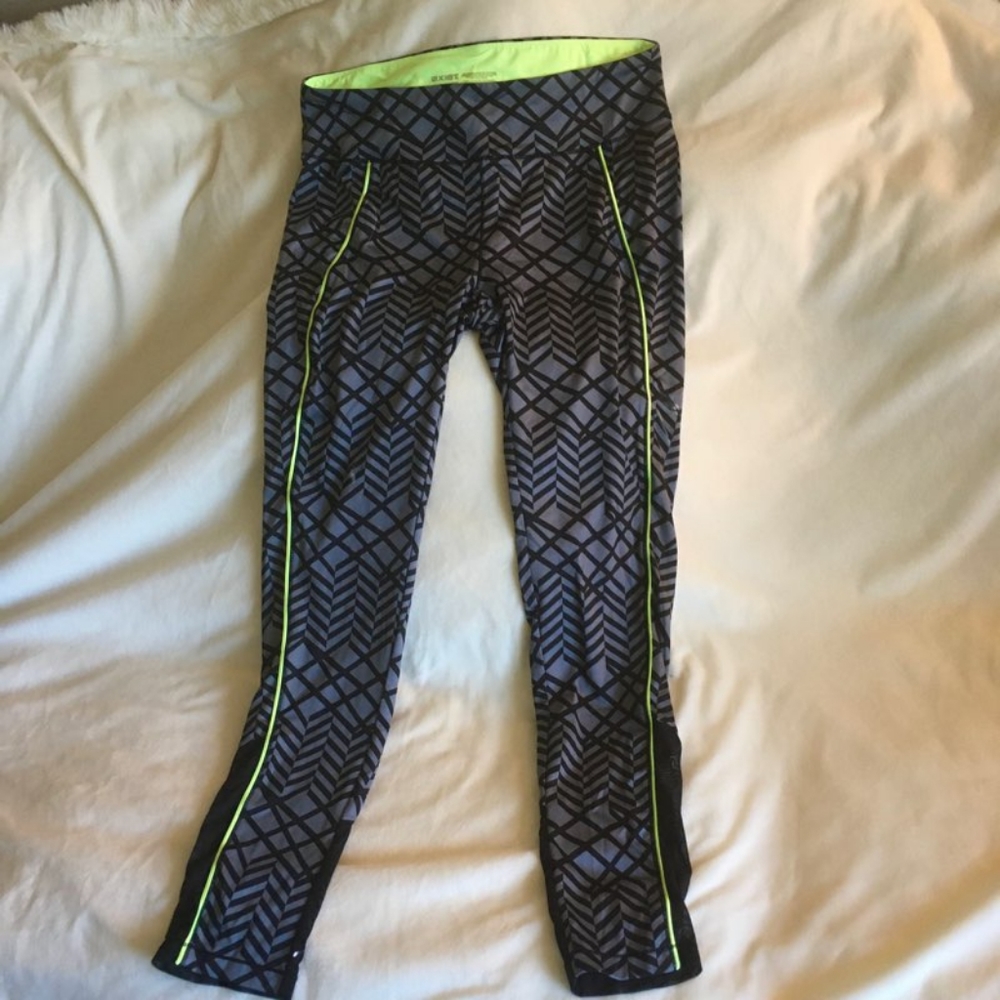 2xist Black & Lime Green Chevron pattern yoga pant